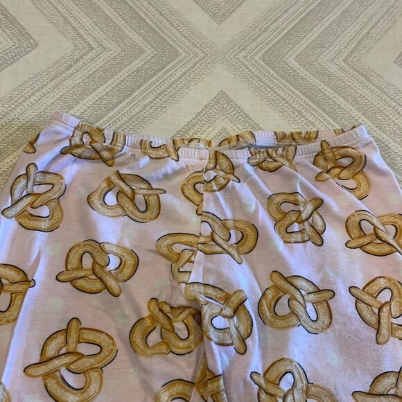 Esme Girls Pink Pajama Sets with Pretzel Design - Picture 4 of 7